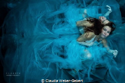 BLUE ... underwater model fantasy photography by Claudia Weber-Gebert 